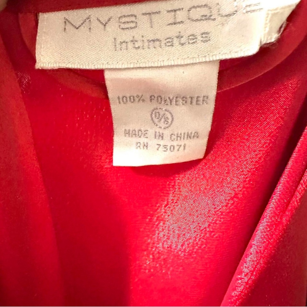 Vintage Mystique One Size Red Satin Robe - Picture 5 of 6